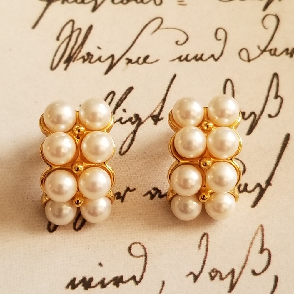 Vintage huggie earrings white faux pearls gold tone pierced post pearlcore